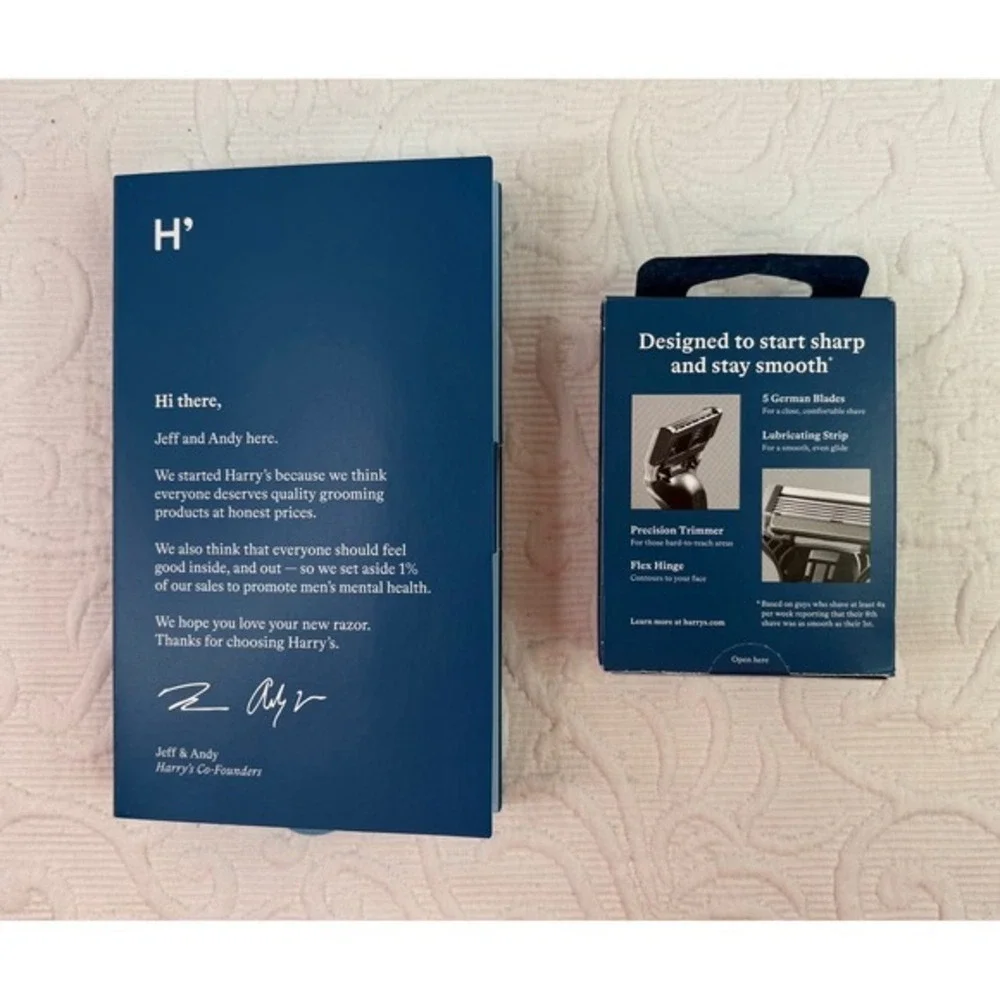 Harry's Starter Razor Dark Blue Razor Kit with 2 cartridges‎ ( box of 4 extra)